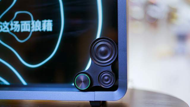 谁说音箱只能听？Lyiew的Pro3沉浸式字幕音箱给你好听又好看