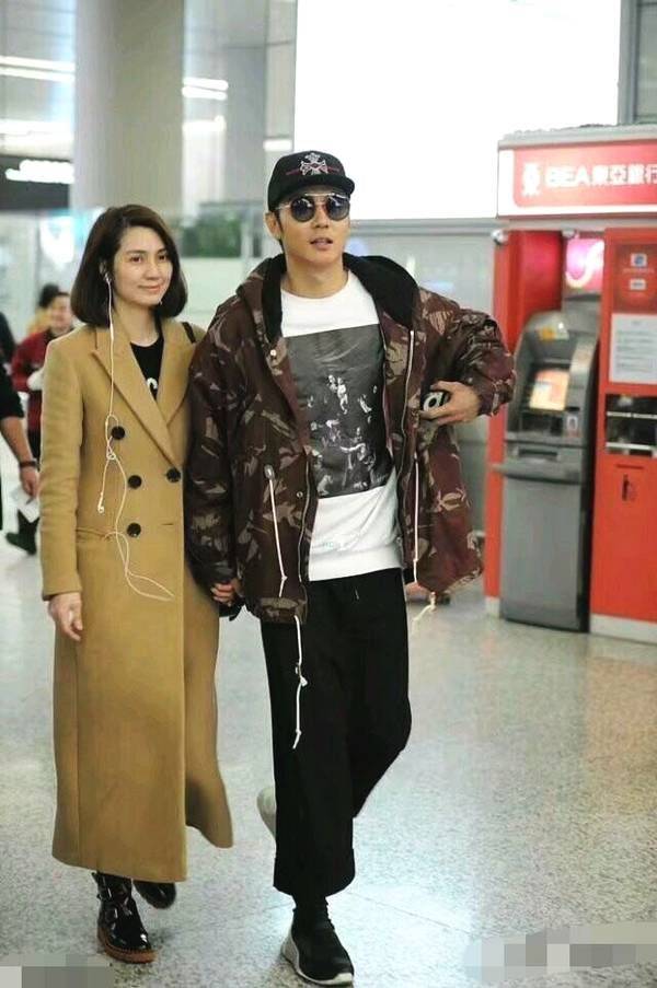 洪欣 不打光不修图,这才是洪欣真实的素颜,黑眼圈重肤色不均有黄斑!