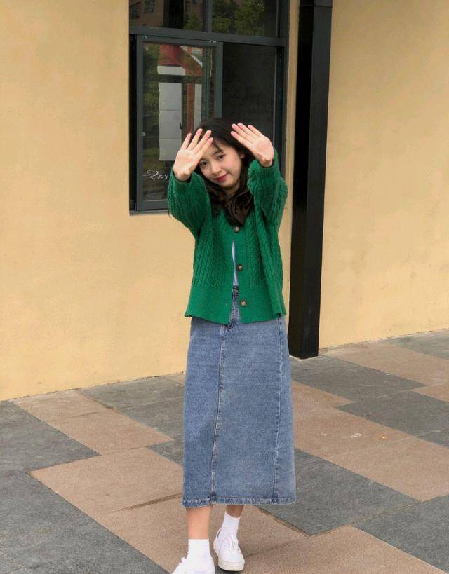 下半身 百搭简约的日常穿搭示范，可甜可咸又有质感，怎么穿都不出错