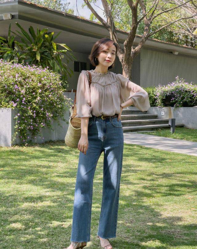 下半身 百搭简约的日常穿搭示范，可甜可咸又有质感，怎么穿都不出错