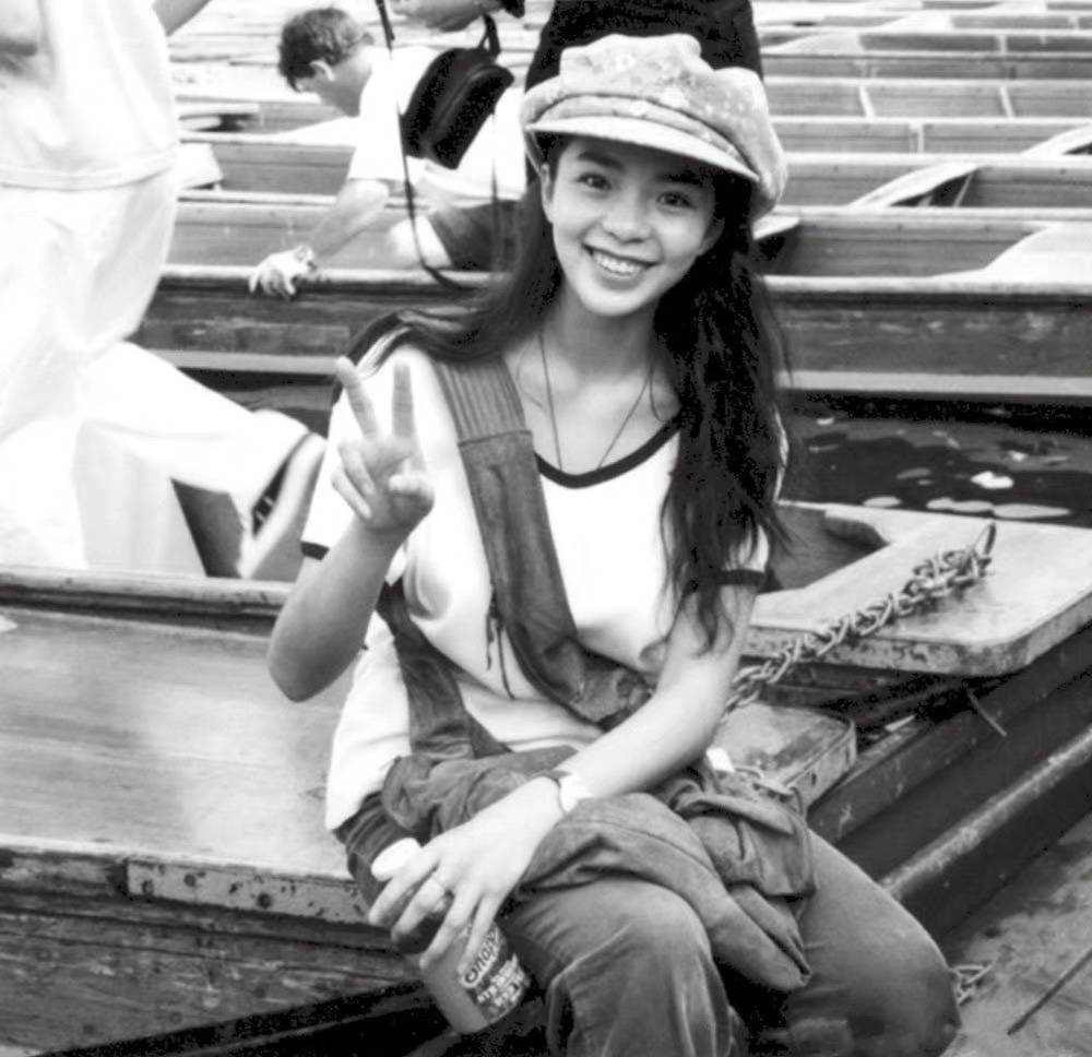 时尚 朱迅年轻时也太美了,清纯甜美如漫画少女,穿搭高级又时髦