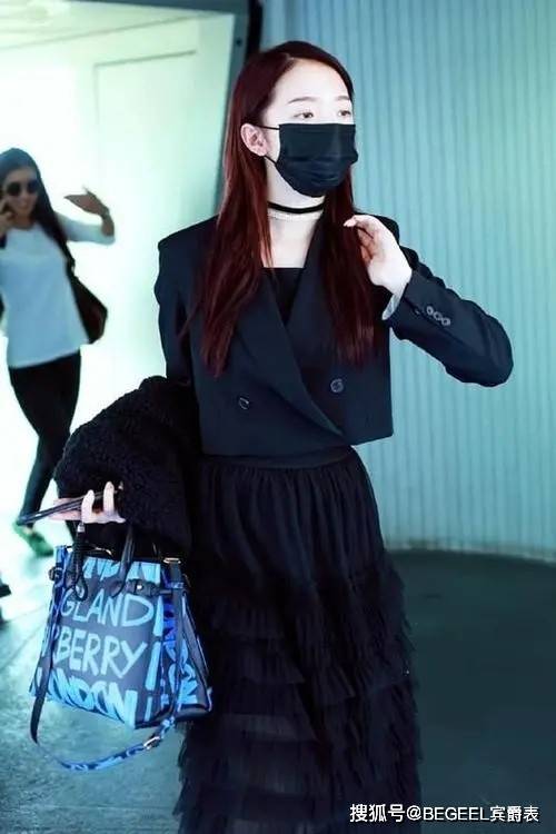 黑色 孟美岐最爱穿西装？驾驭能力太强，轻松穿出女王范