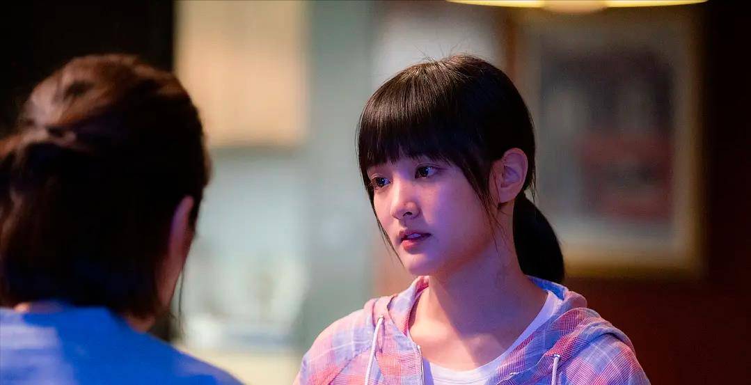 小静|《瀑布》:母爱的担忧如潮水,该如何避免它淹没一切?