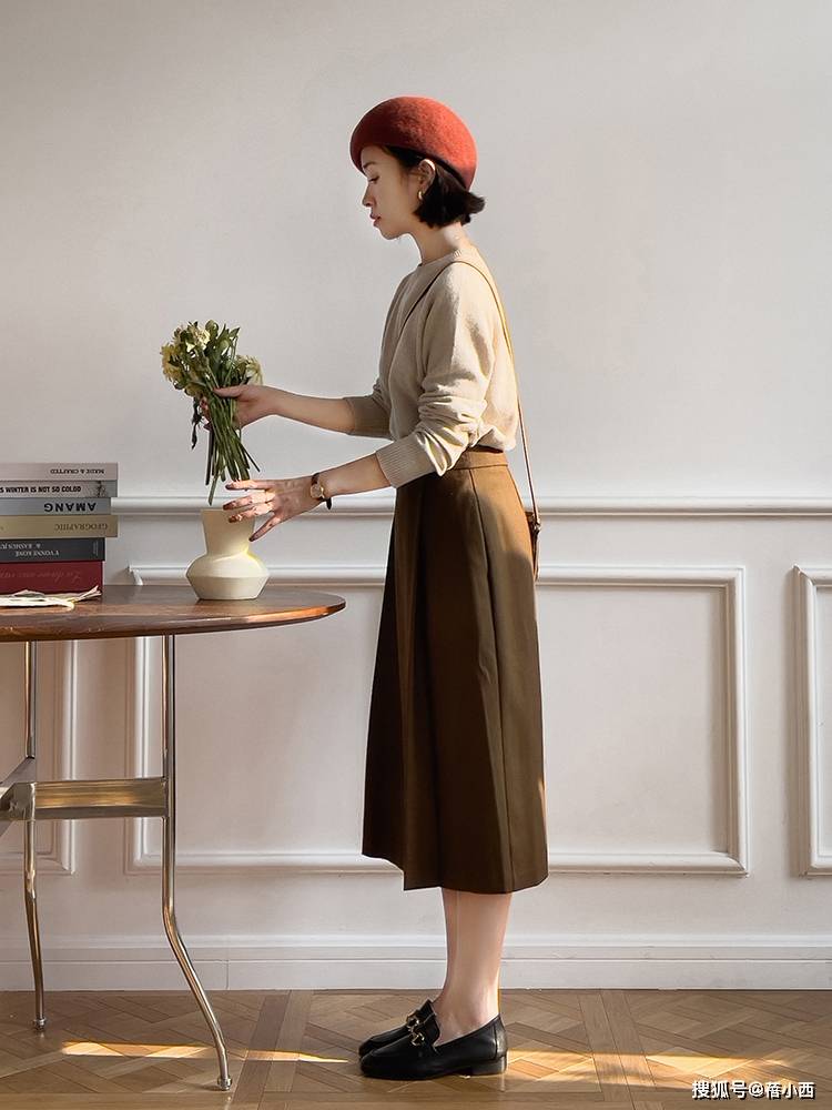 颜色 建议30+女性多穿“毛呢半身裙”，掌握3个搭配要点，时尚又显气质