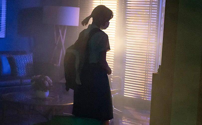 小静|《瀑布》:母爱的担忧如潮水,该如何避免它淹没一切?