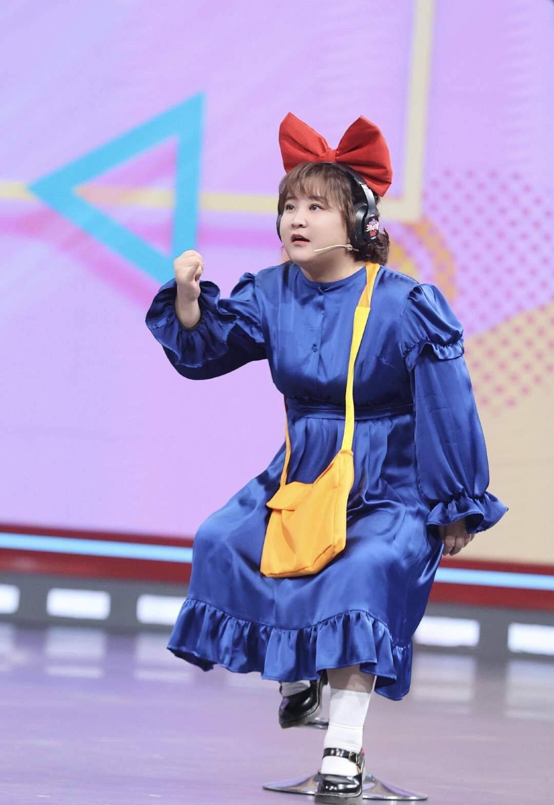 骨子里 贾玲胖得很坦荡，把仙气纱裙穿出“围裙”的感觉，骨子里依然自信