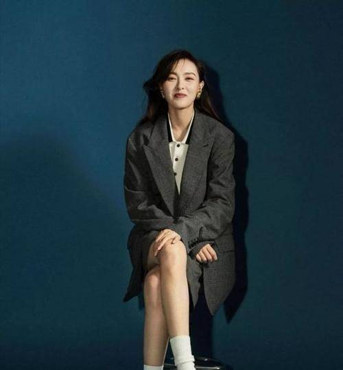 中性 唐嫣放飞自我玩转中性风Look,罗晋“妇唱夫随”风尚大片好接地气