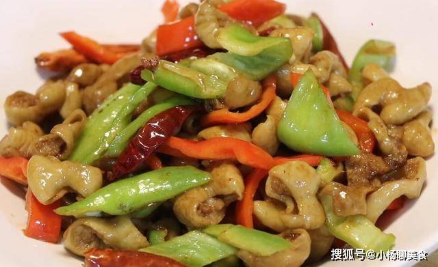 猪大肠怎样爆炒才更香脆？只需要掌握这个技巧，清爽带劲开胃下饭_搜狐网