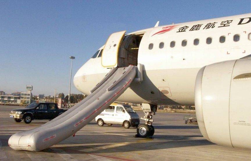 飞机逃生梯充气原理图片