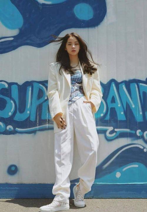 脚踝 “拖地裤”能有多好穿？看王子文就知道了，这样穿时髦显高显腿长