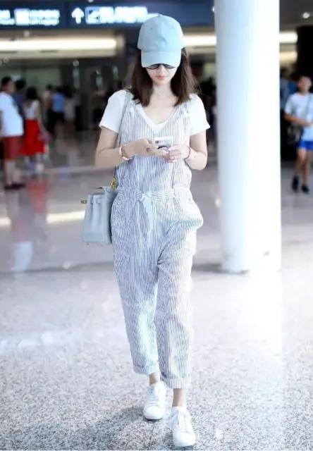 马尾 林心如红毯造型美爆，穿灰色薄纱连衣裙配低马尾，气质无敌了