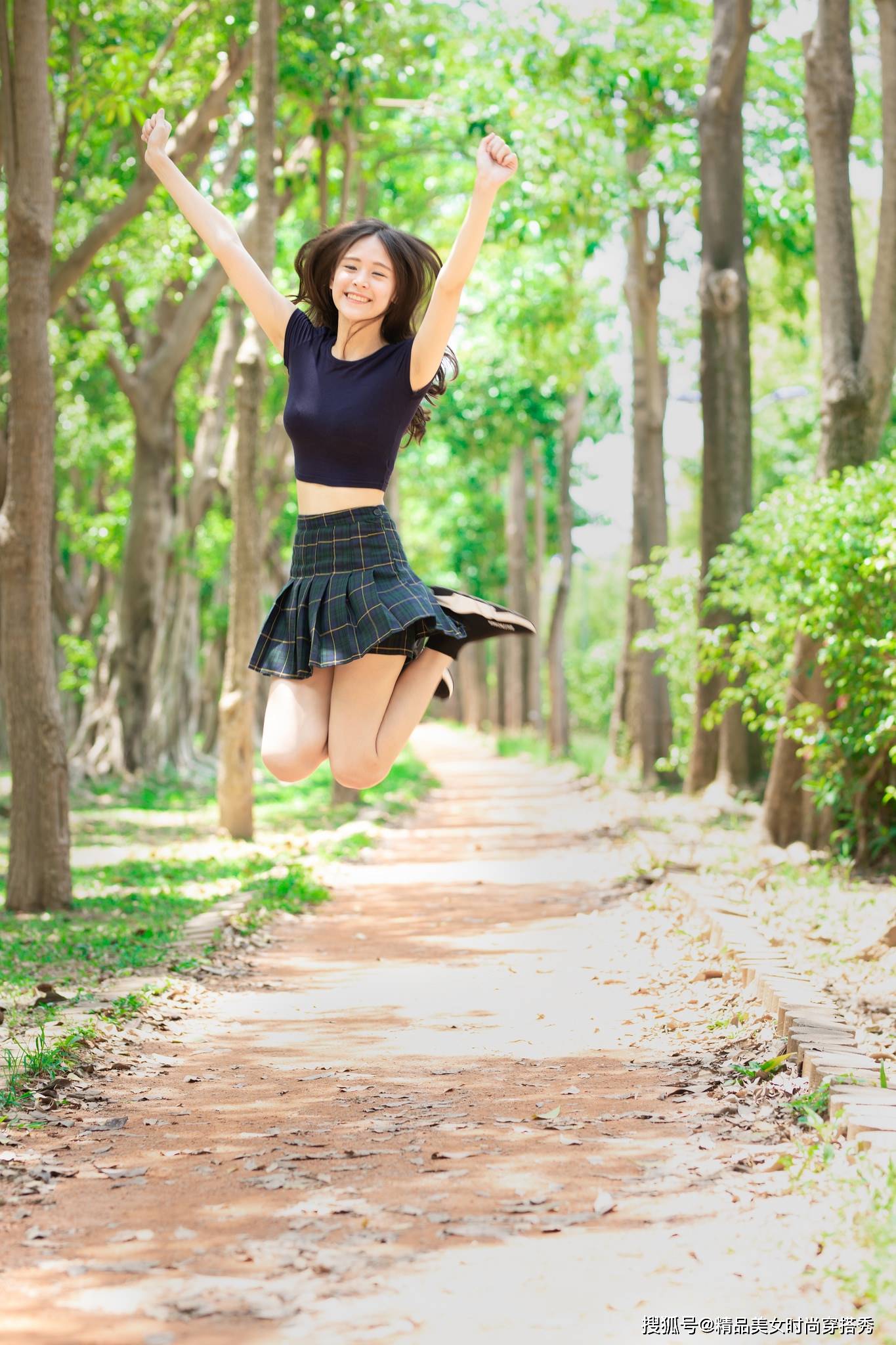 藏蓝色 格子系列的百褶裙，不一样的百褶裙穿搭