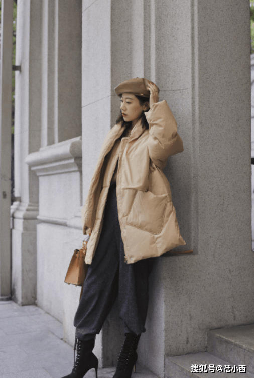 显得 今年流行这4种“羽绒服”，搭配牛仔裤、半身裙时髦又洋气