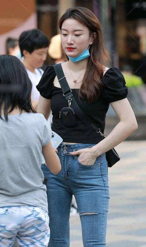 视觉 “微胖”的打底裤女神,选择合身的裙型,走在街头