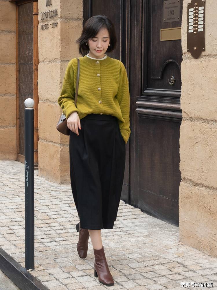 颜色 建议30+女性多穿“毛呢半身裙”，掌握3个搭配要点，时尚又显气质