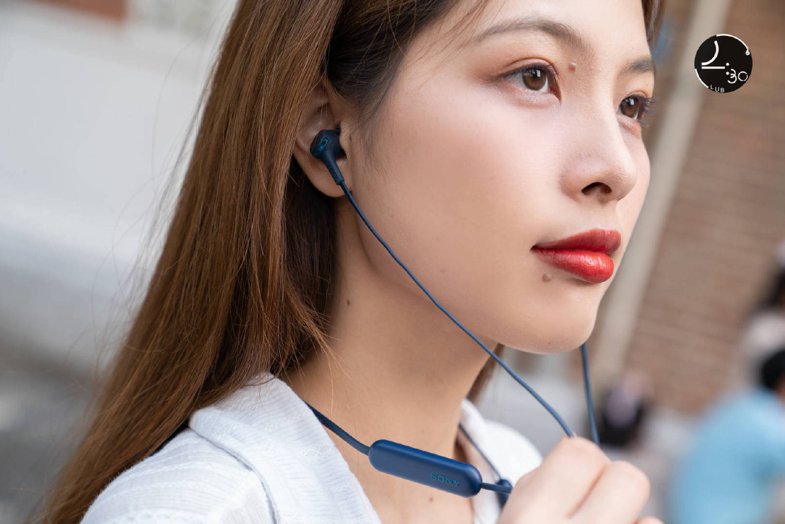 轻巧更带劲索尼wixb400颈挂式蓝牙耳机体验