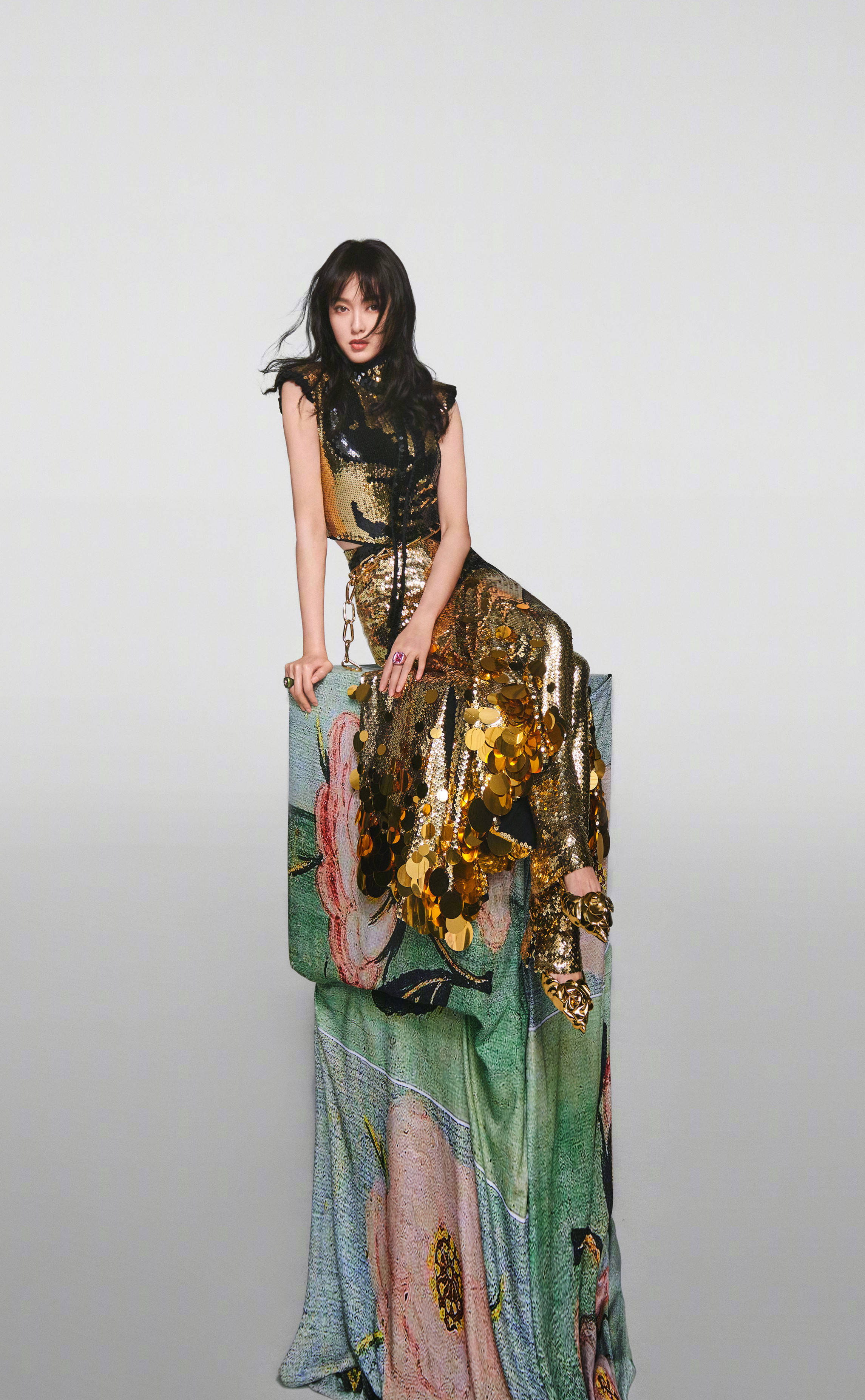 设计 唐嫣最新“大片”出炉，璀璨的人鱼造型设计，似引领时尚圈新潮？