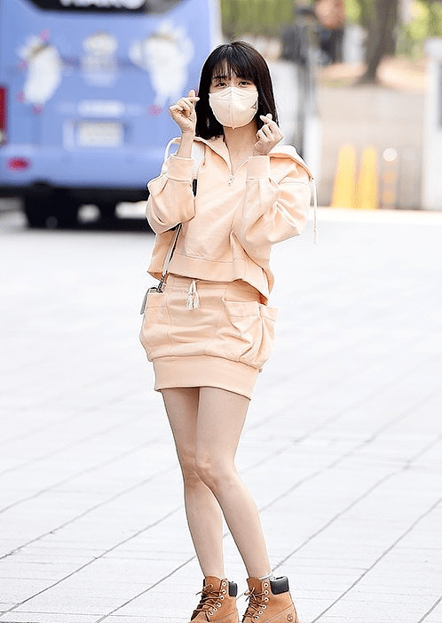 朴河宣 《黑色太阳》女主下线早，但生活中的朴河宣挺迷人，34岁仍似少女