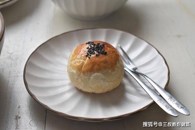 蛋黄酥|一个人的早餐走红朋友圈，葱油面牛奶窝蛋样样好吃，精致又温暖