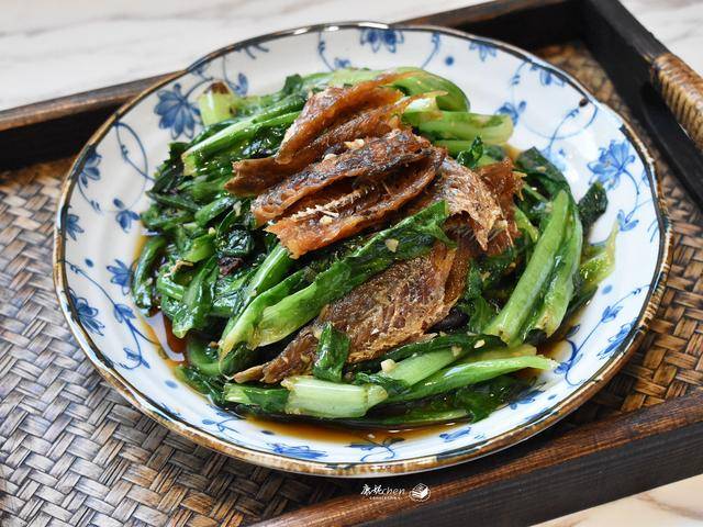 夏天少不了这菜青菜炒鱼两三下就炒好鲜香开胃比吃肉还香