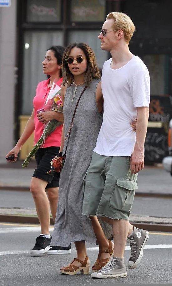 男主角chris pine,《绯闻女孩》"寂寞男孩"的饰演者penn badgley交往