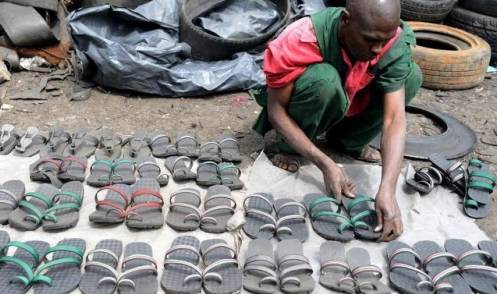 原创非洲向中国大量收购旧轮胎，背后有何用途？驴友：聪明的非洲人！
