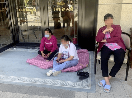 碧桂园工人讨薪被车轧伤遭通报 已发生多起讨薪事件(图8) 碧桂园工人讨薪被车轧伤遭通报 已发生多起讨薪事件(图8)