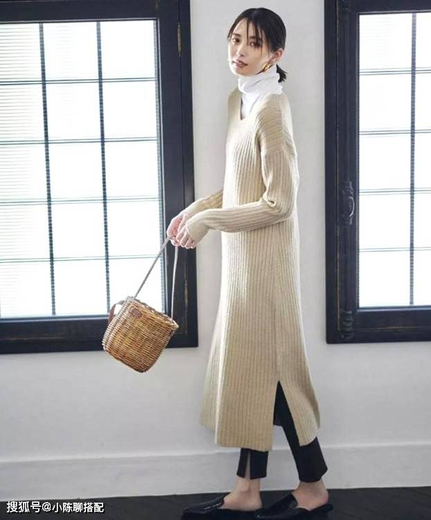 毛衣 秋天的叠穿方法,30岁的女人可以多学一学,时尚潮流又很有范