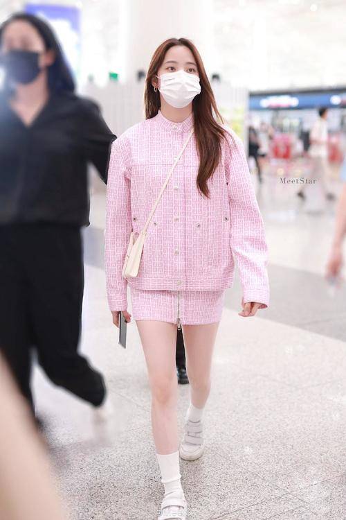 套装 穿好粉色让你一秒减龄,热巴虞书欣爱不释手,美到立刻重回18岁了