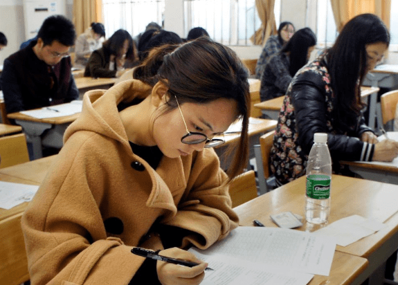 大学录取难度排行_国内考试难度排行榜出炉,高考仅排第三位,榜首“当之无愧”