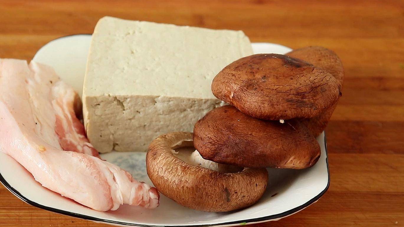 做法|教大家香菇肉片豆腐煲的做法！滑嫩不油腻！汤鲜味美！特别下饭！