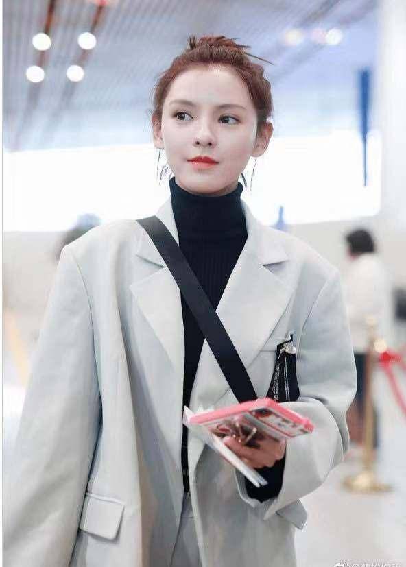 毛衣 今年想要时髦有范,穿出精致的脸庞,不妨选择烟管领毛衣