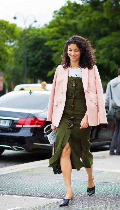 套装 穿好粉色让你一秒减龄,热巴虞书欣爱不释手,美到立刻重回18岁了