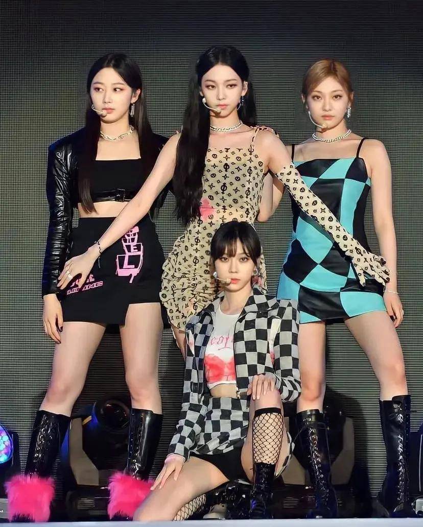 白女士 时尚圈都要被它“格式化”？女明星大型撞衫现场！