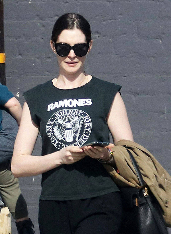 视觉 体重超过110斤，选择T恤要少穿这3种，试试另外3种，轻松显瘦10斤