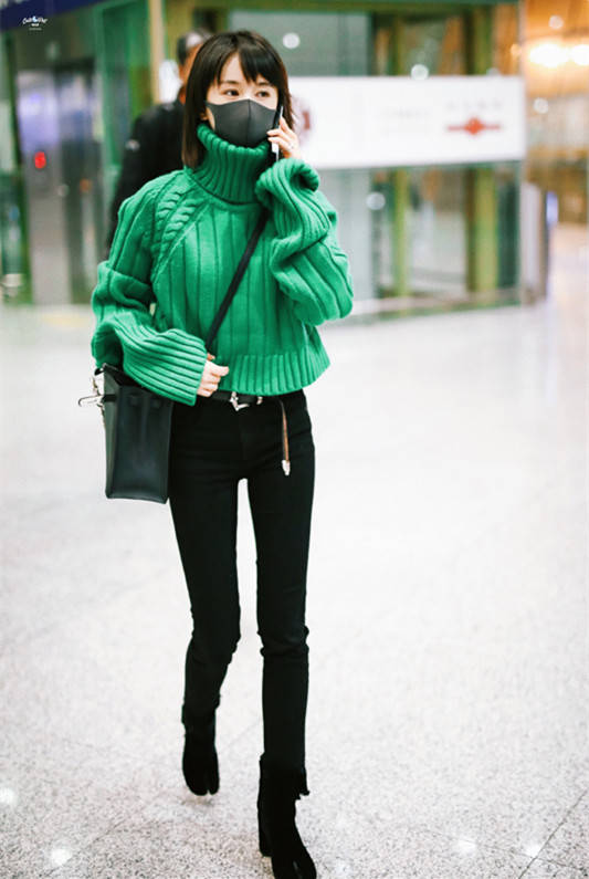 毛衣 “小个子”王子文真会穿，短款毛衣配紧身裤穿出170cm既视感