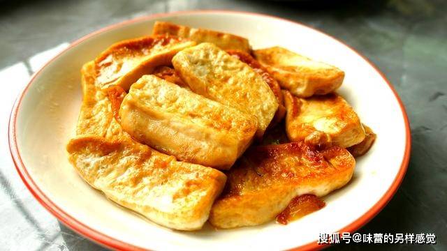 夏天|夏日炎炎,蒜香豆腐最开胃下饭,教你一个技巧,让豆腐更加嫩滑