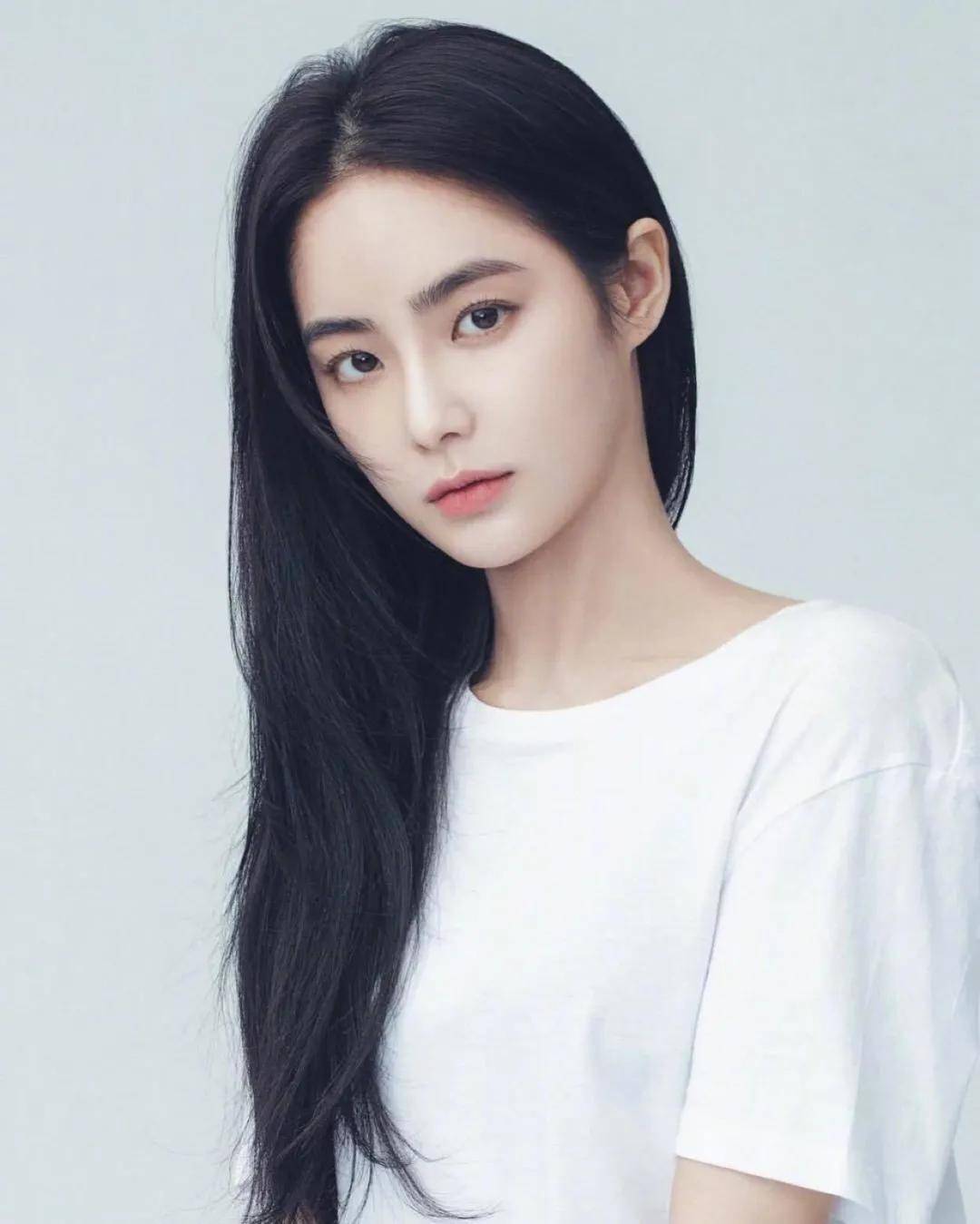 发型圆脸女孩的本命发型，赵露思早就玩明白了！