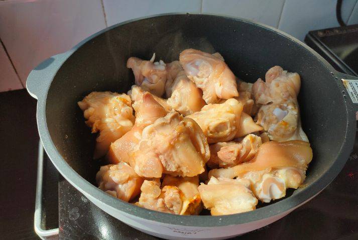 如何做红烧猪蹄汤 ebdc6729b29c401d8fac57146917c102.jpeg