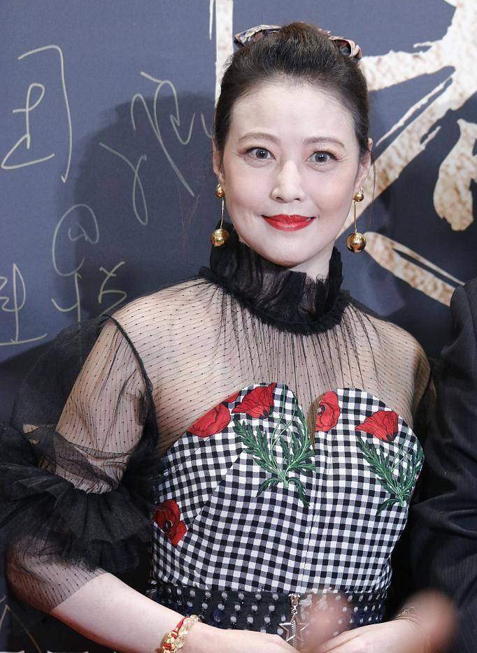 周海媚 周海媚老得好真实,眼龄至少60岁,曾经的女神成了岁月的俘虏