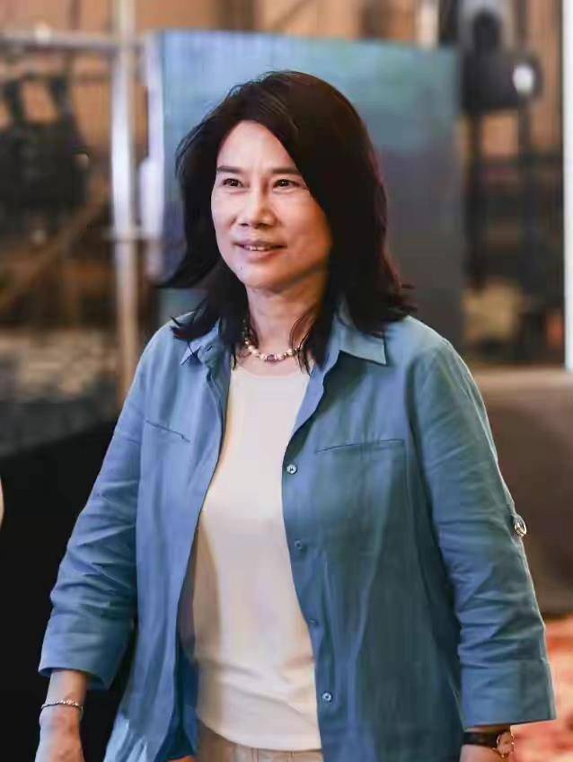 女神 老年穿搭还得看董明珠！67岁穿衣真有风格，堪称女强人穿衣典范！