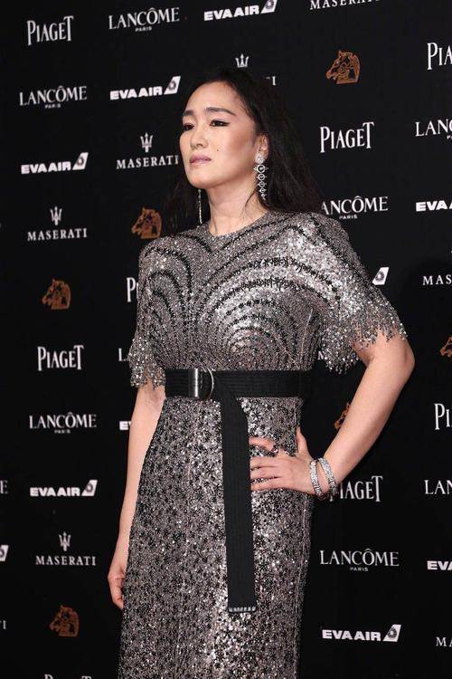 金色 骨感瘦已经过时了，巩俐的水梨身材才是真的火，美的让人心动