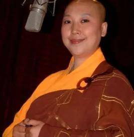 1997年,李娜来到五台山普寿寺,正式剃度出家,法号释昌圣