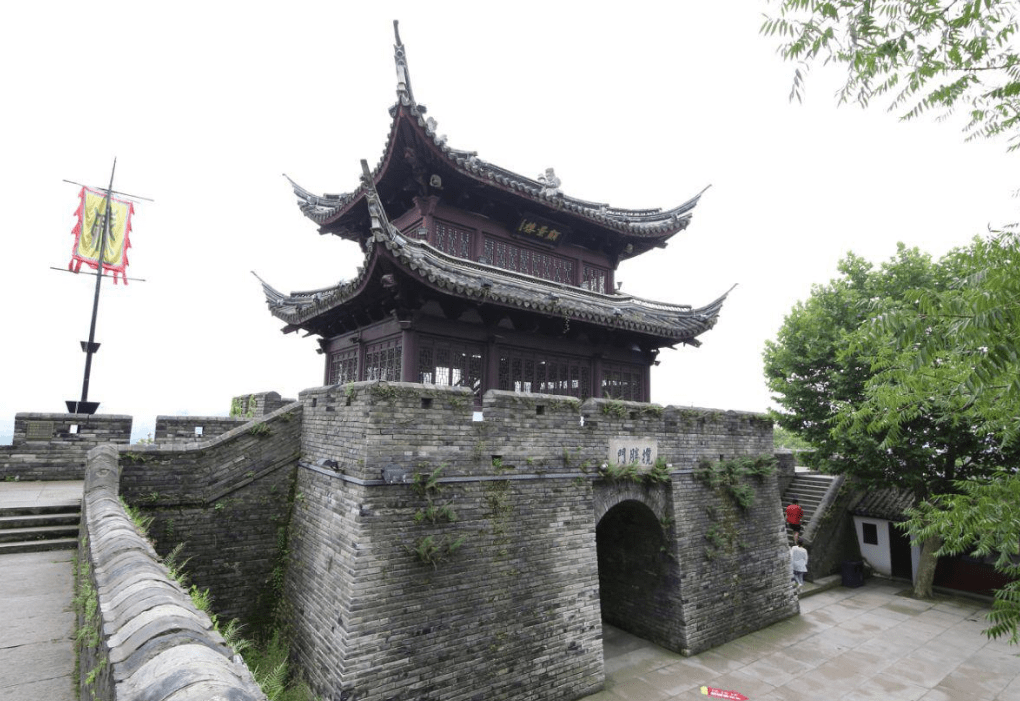 原创浙江藏着一座长城距今已有1600多年被誉为江南八达岭