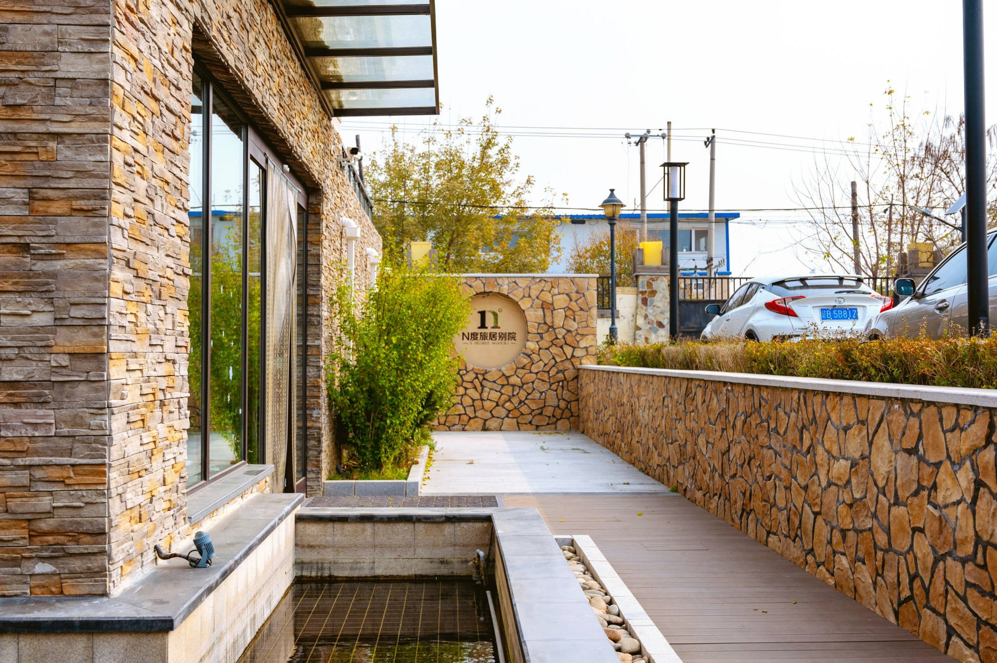 所打造的民宿温泉别墅院落深受大家的欢迎,更给人一种回到家了的感觉