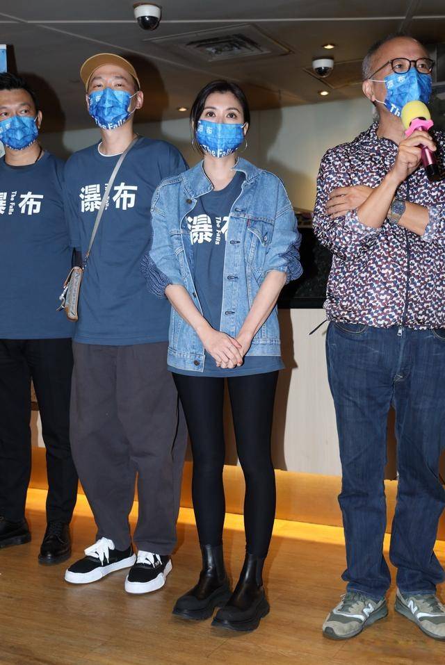 贾静雯 刘冠廷出席电影瀑布售票一日店长活动 黄信尧 新闻时间