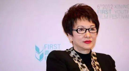 徐枫|徐枫:5岁丧父,16岁从影,前夫狂赌,一手烂牌硬是打得熠熠生辉