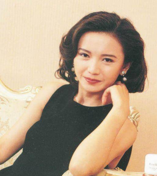 因为当年没觉察她的美貌，是我没眼光