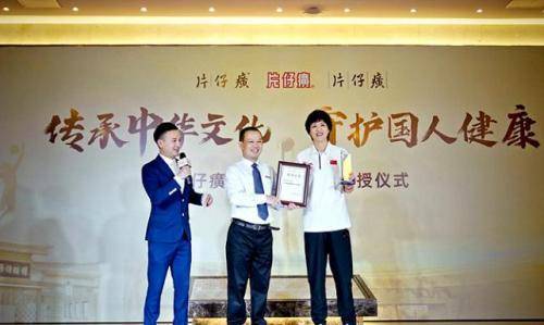 国货为什么建议女人准备2款面霜？1个原因，照着做皮肤一天比一天好