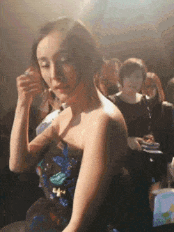 上半身 女星蒋欣瘦成Lisa 2.0？！到底什么情况呀…
